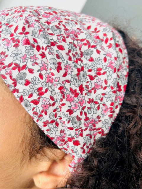 Fichu fleuri rouge et rose fait main vibrant et tendance