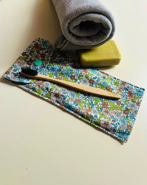 Détail extérieur coton étui brosse à dents vert fleuri