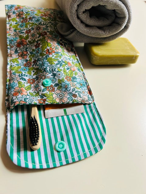 Étui brosse à dents vert fleuri fait main zéro déchet