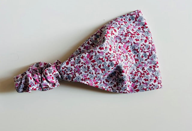 Fichu fleuri rouge et rose fait main vibrant et tendance