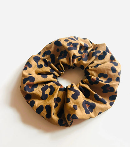 Chouchou tissu motif léopard cousu main – création artisanale française