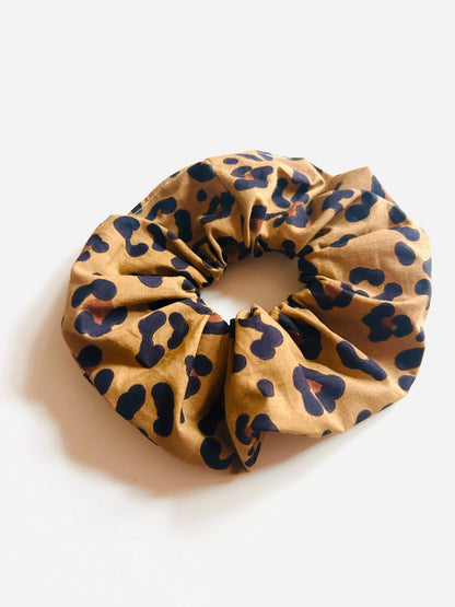 Chouchou motif léopard fait main – accessoire cheveux artisanal France