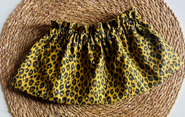 Col amovible motif léopard fait main – accessoire textile artisanal France