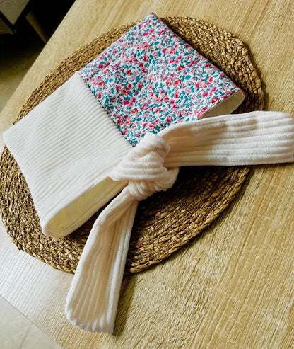 Détail velours fleuri pochette livre artisanale