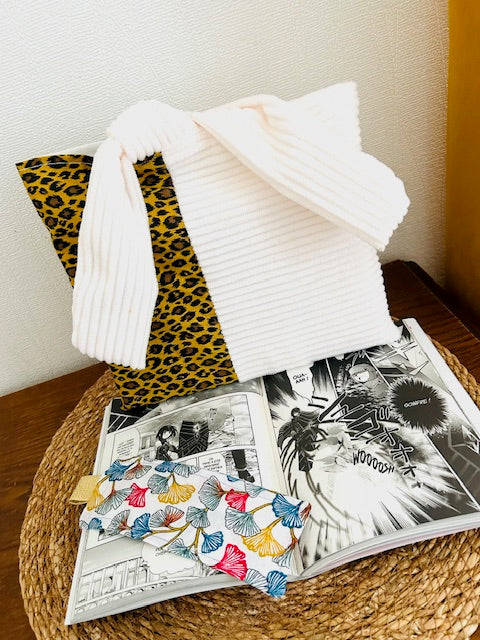Pochette à livre velours léopard fait main MSAtelier2C