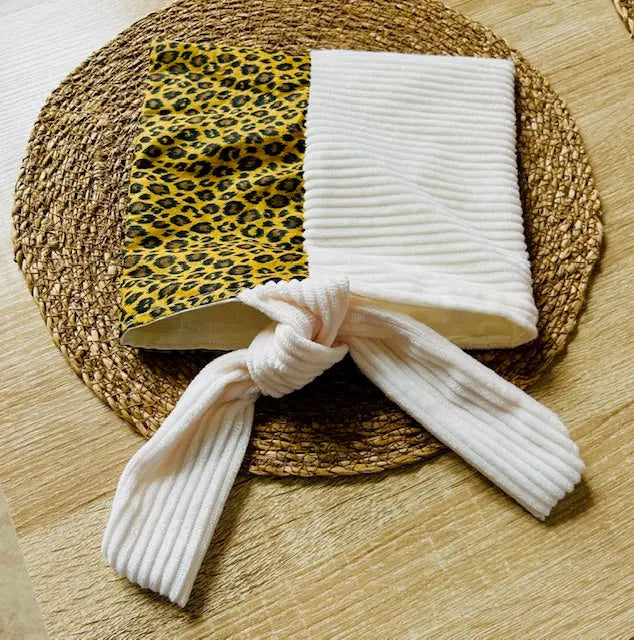 pochette protection livre velours léopard