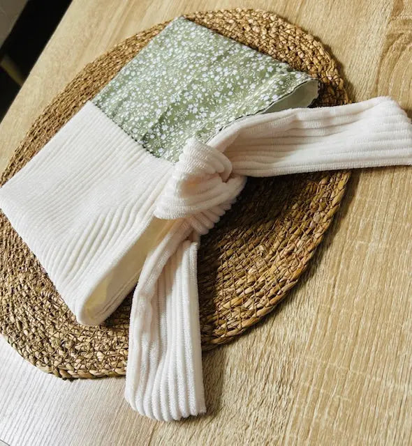 Pochette à livre fait main idée cadeau lectrice élégante