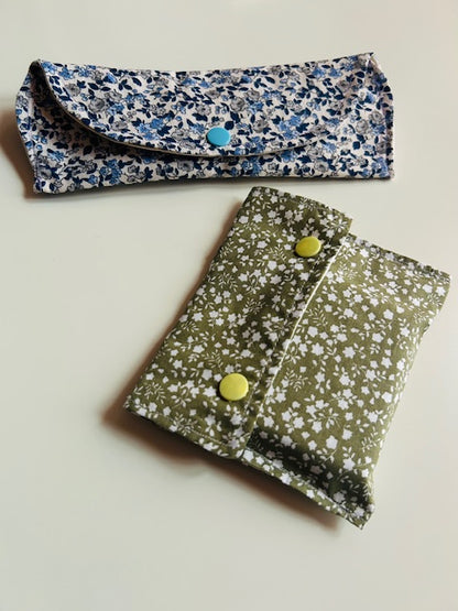 Porte-savon vert à fleurs blanches en coton