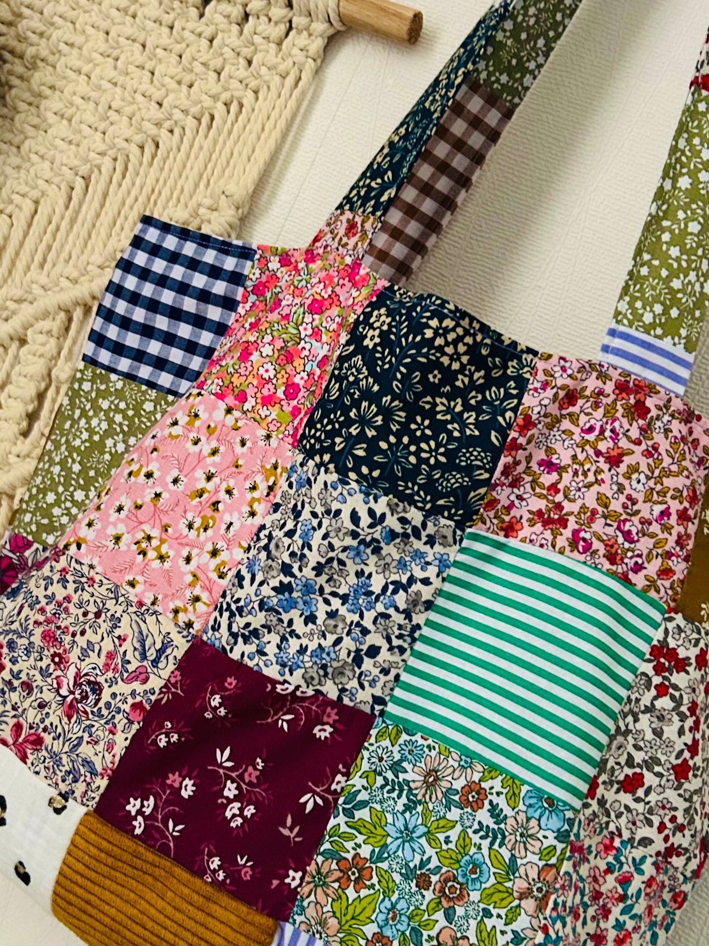 Tote bag fait main motif patchwork en coton – accessoire textile artisanal France