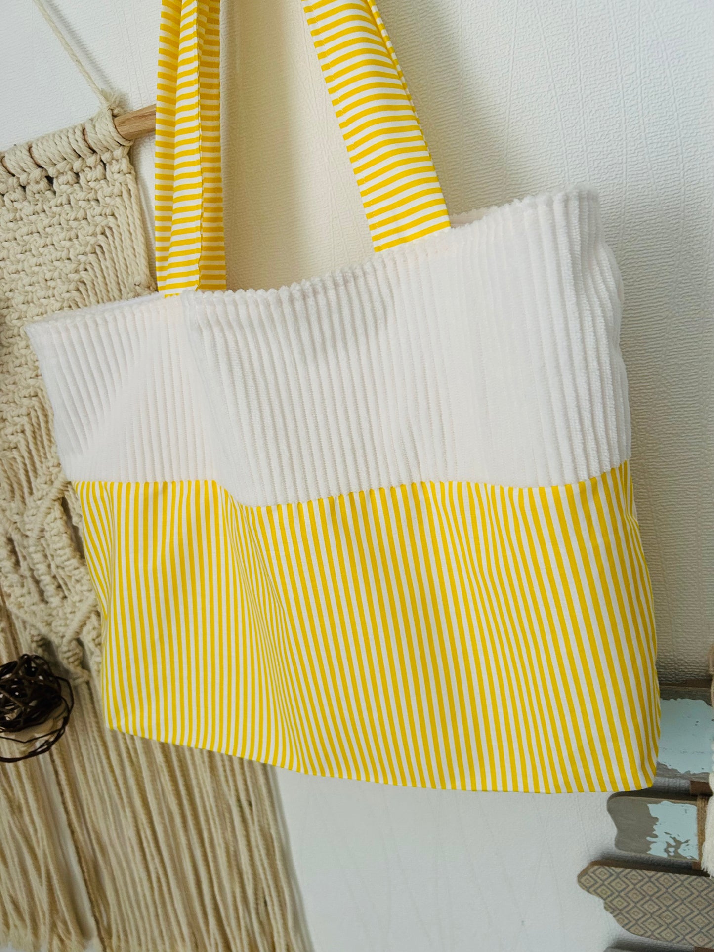 Tote bag rayé en velours jaune cousu main – accessoire textile artisanal France