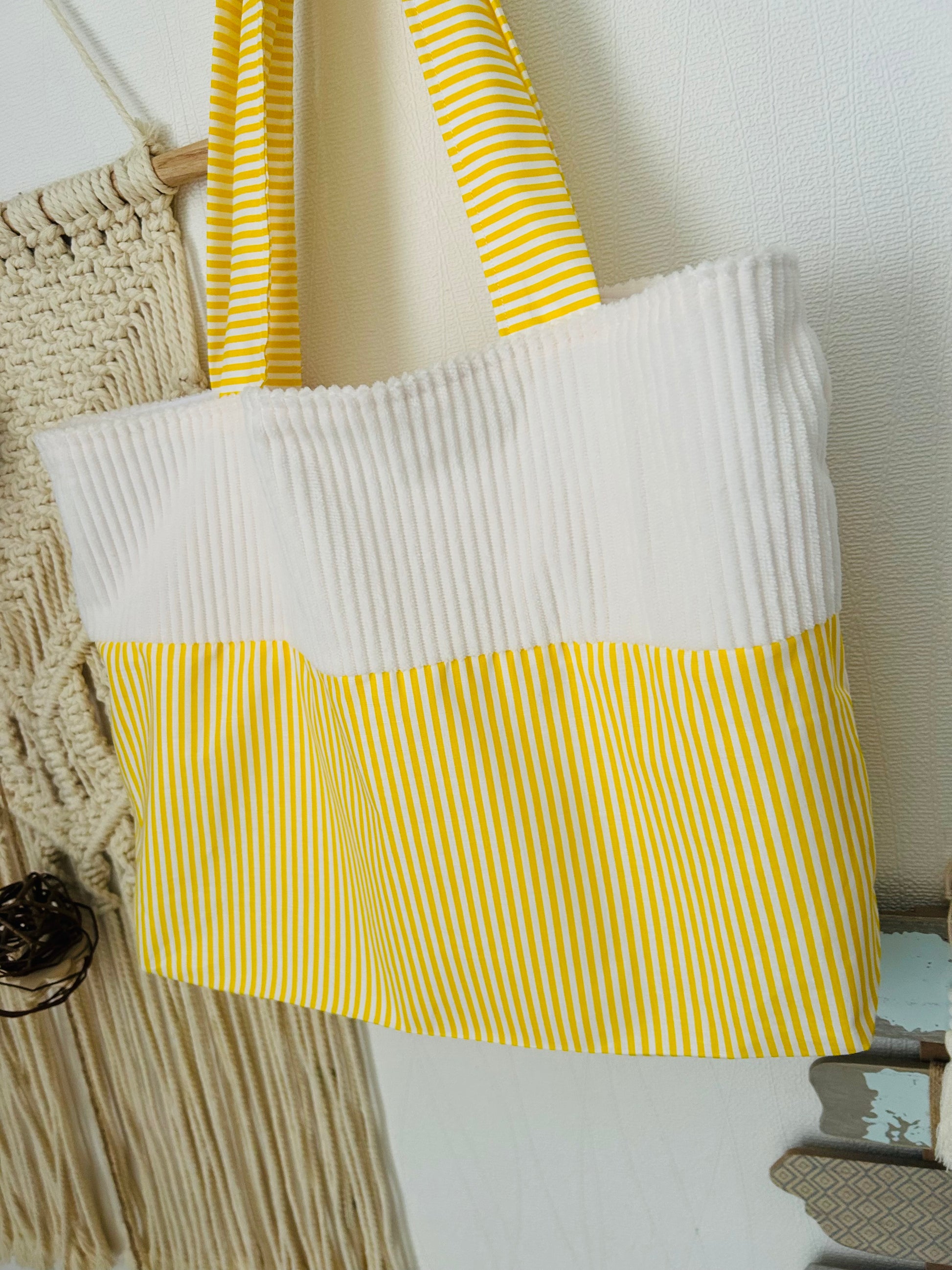 Tote bag rayé en velours jaune cousu main – accessoire textile artisanal France