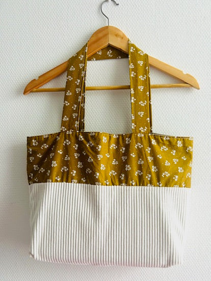 Tote bag femme ocre fleuri blanc velours cotele creme fait main